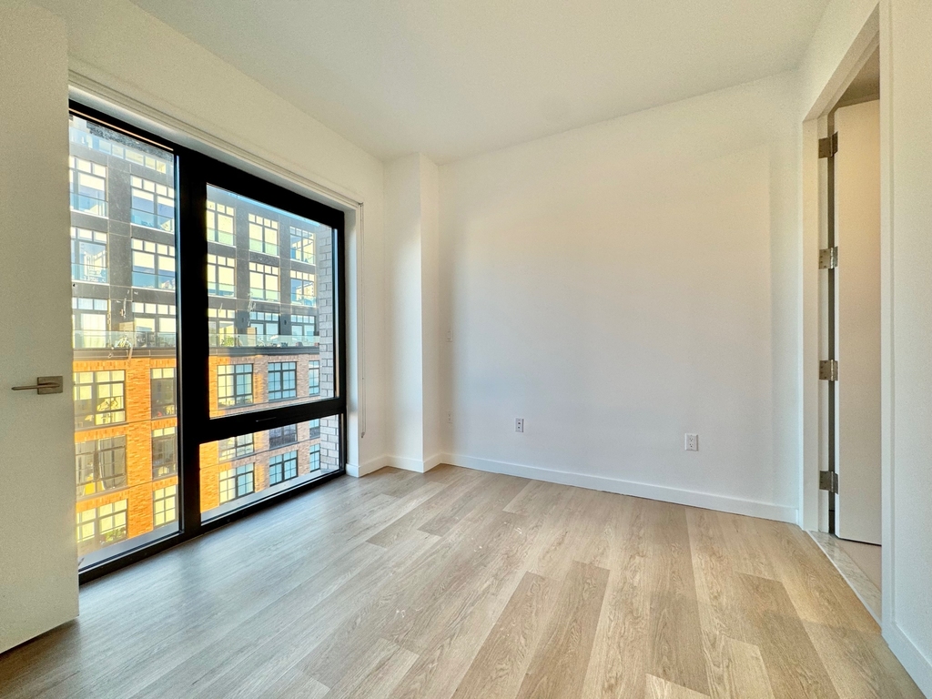 527 Grand Avenue - Photo 3