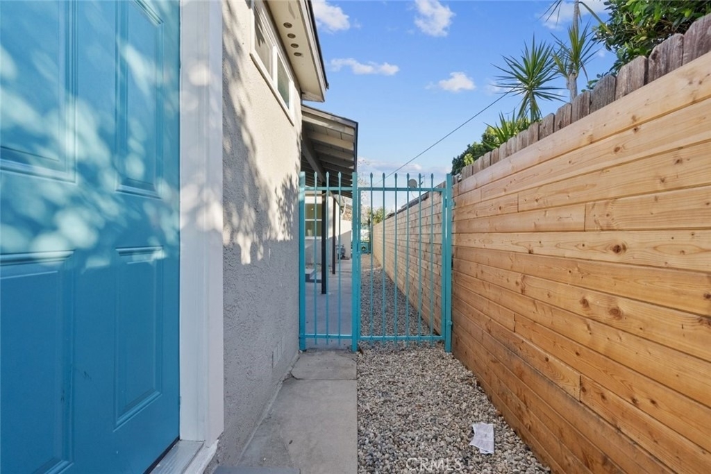 6661 1/2 Beck Avenue - Photo 20
