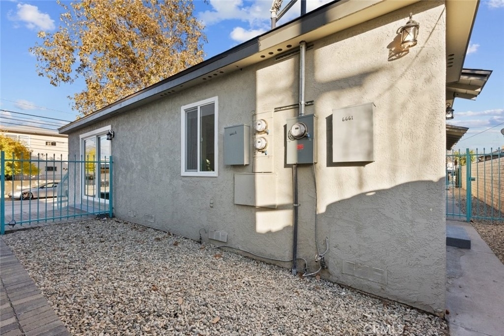 6661 1/2 Beck Avenue - Photo 25
