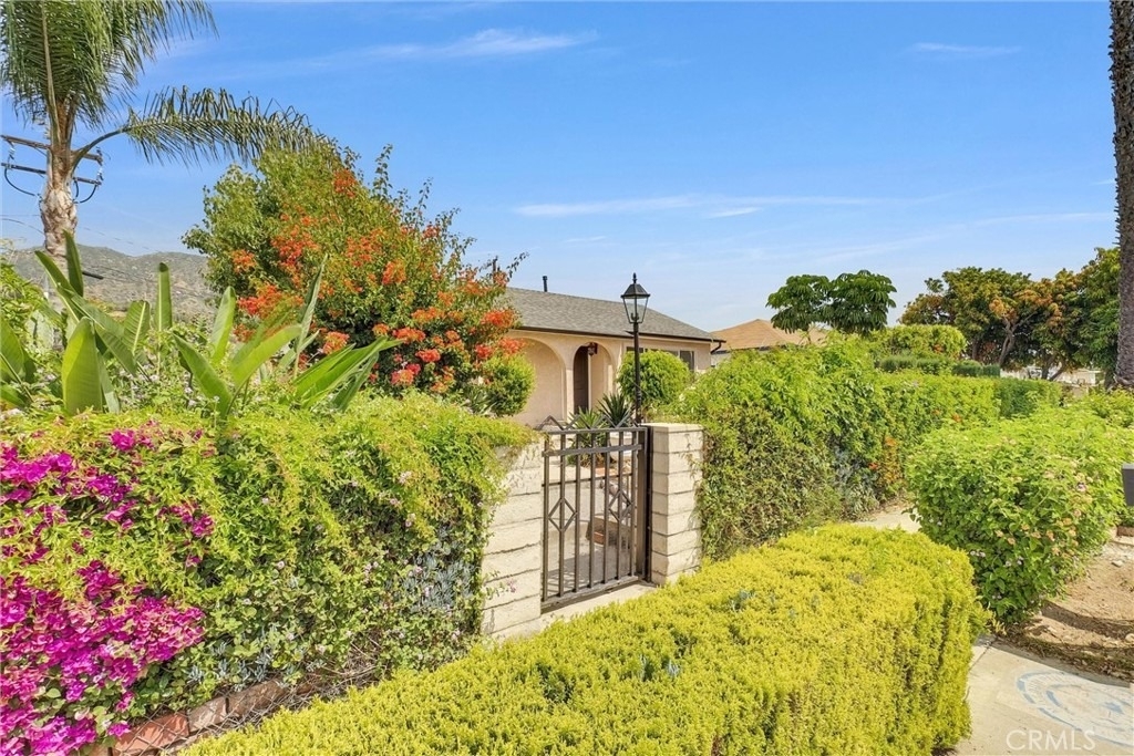 2305 Sesmas Street - Photo 2