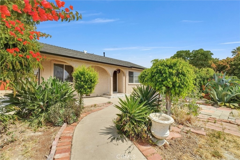 2305 Sesmas Street - Photo 3