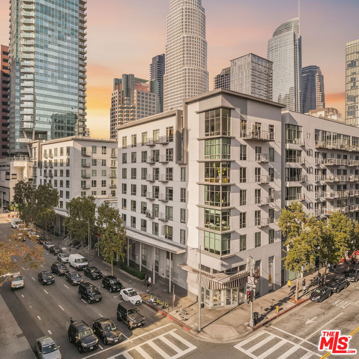 645 W 9th Street - Photo 0