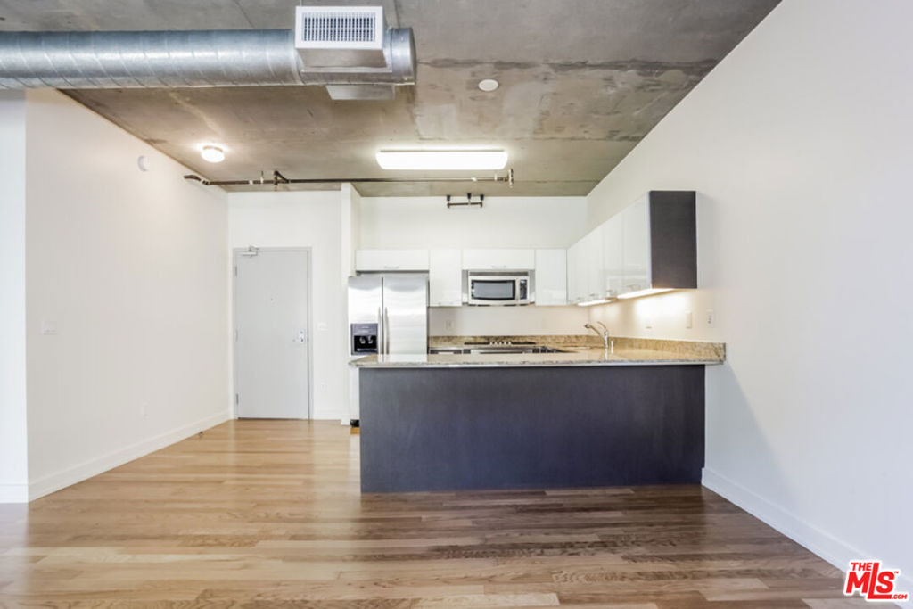 645 W 9th Street - Photo 2