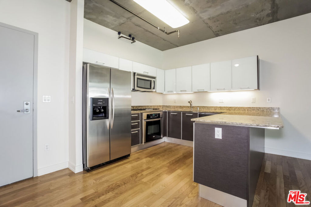 645 W 9th Street - Photo 7