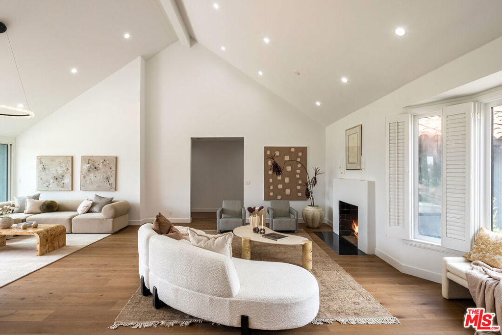 992 Napoli Drive - Photo 4