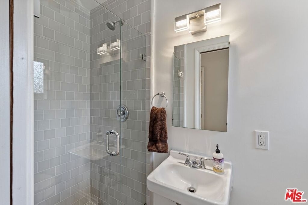 17537 Margate Street - Photo 8