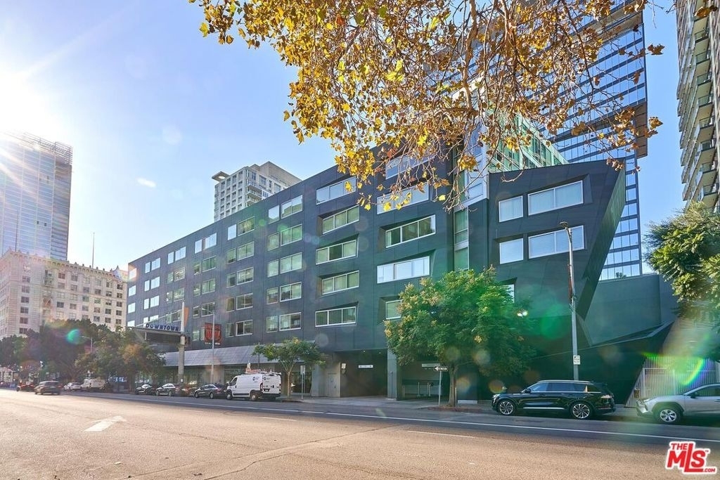 901 S Flower Street - Photo 1