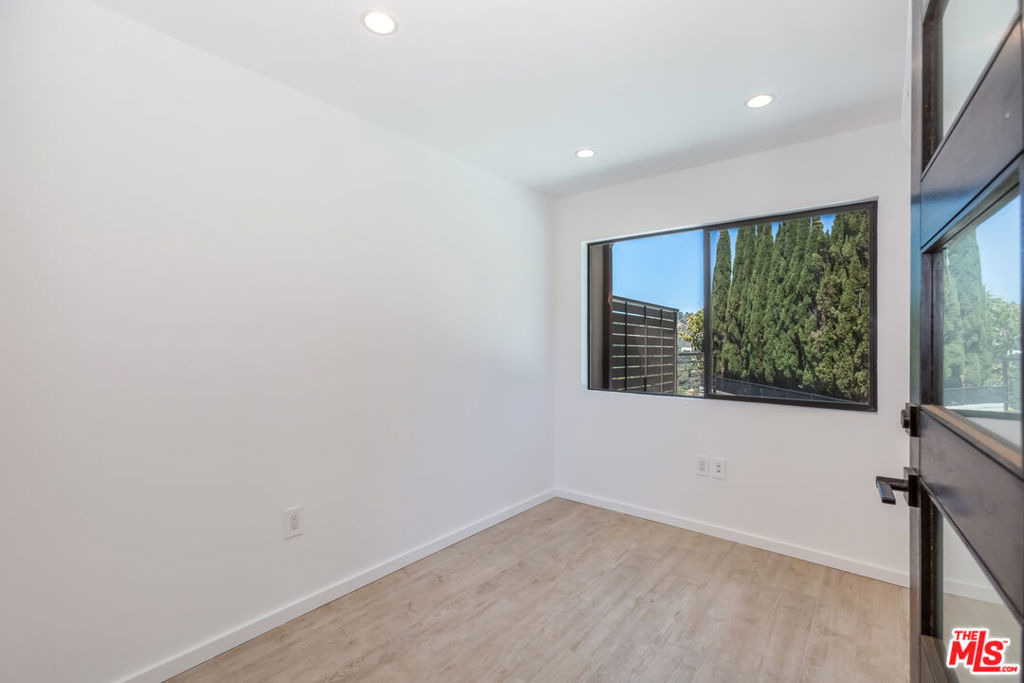 8012 Zeus Dr - Photo 27