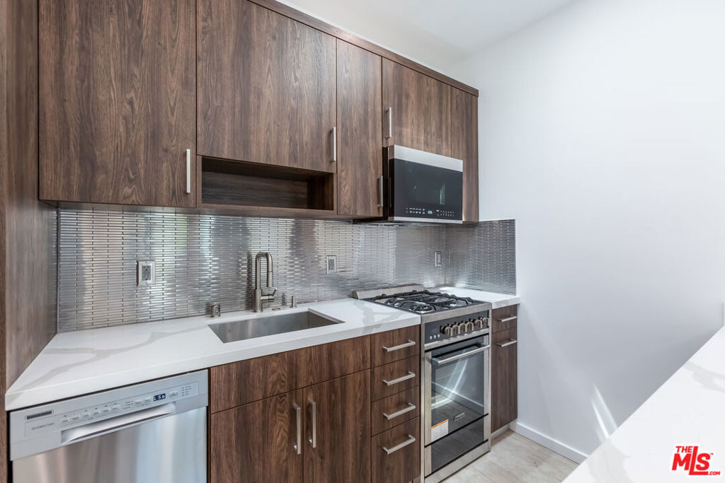 8012 Zeus Dr - Photo 9