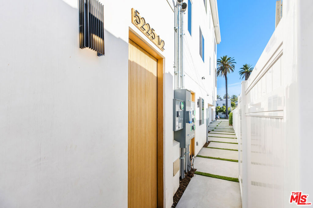 5225 W 20th Street - Photo 2