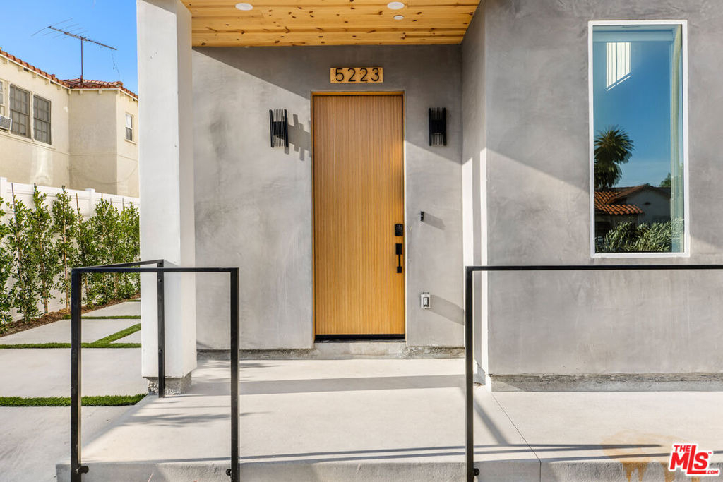 5223 W 20th Street - Photo 2