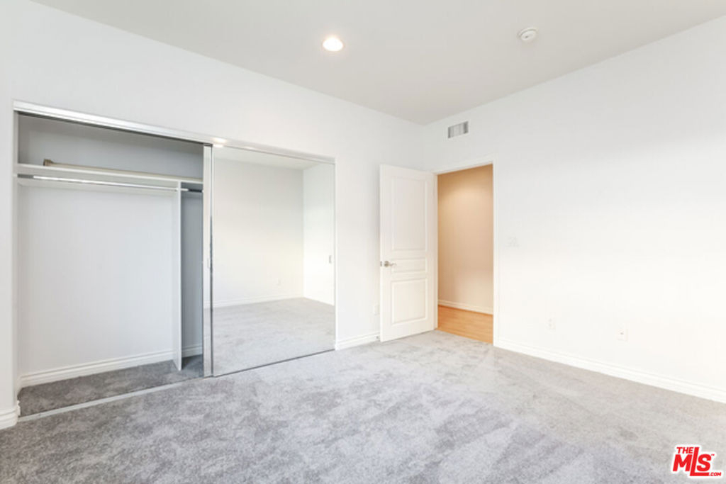 10633 Eastborne Avenue - Photo 32
