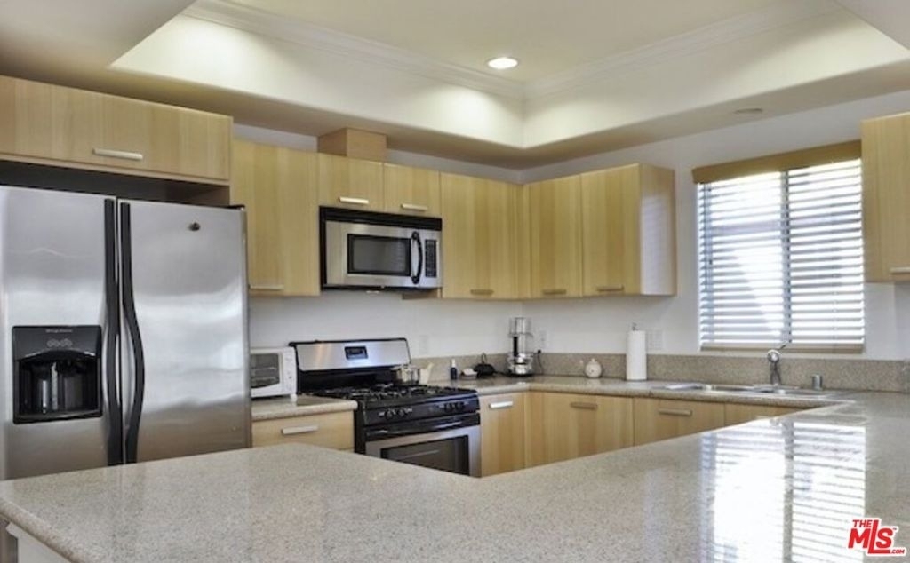 10633 Eastborne Avenue - Photo 6