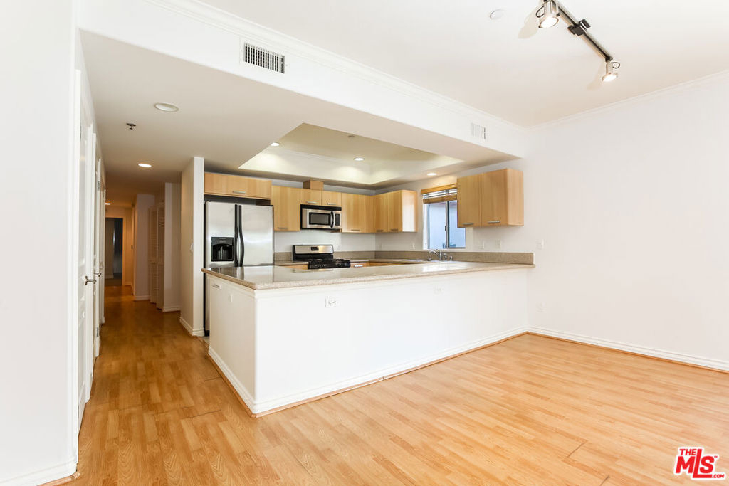 10633 Eastborne Avenue - Photo 19