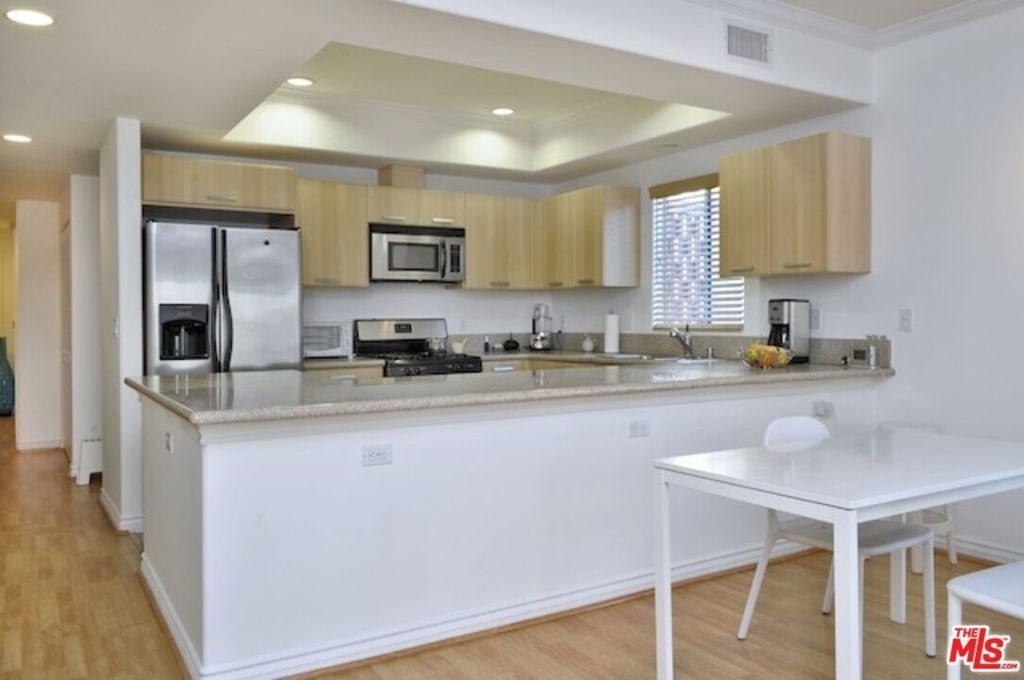 10633 Eastborne Avenue - Photo 5