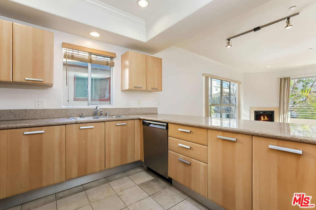 10633 Eastborne Avenue - Photo 8