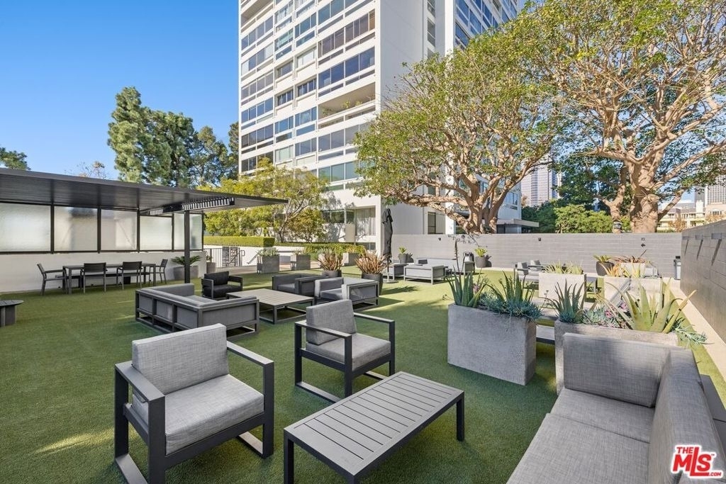 2220 Avenue Of The Stars - Photo 8