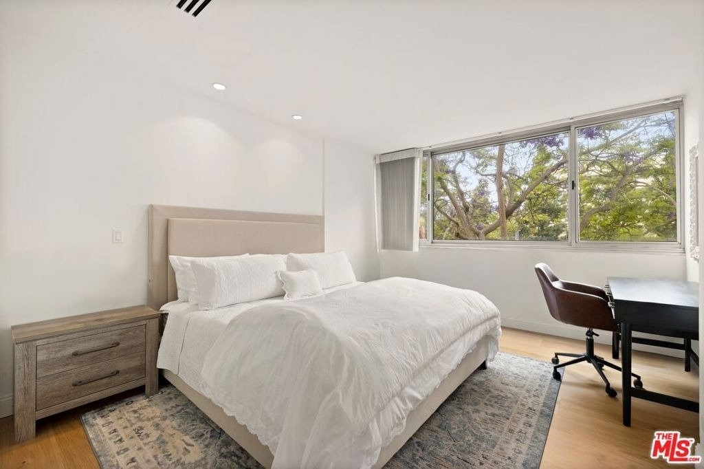 2220 Avenue Of The Stars - Photo 5