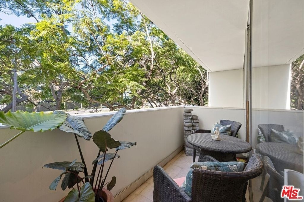 2220 Avenue Of The Stars - Photo 1