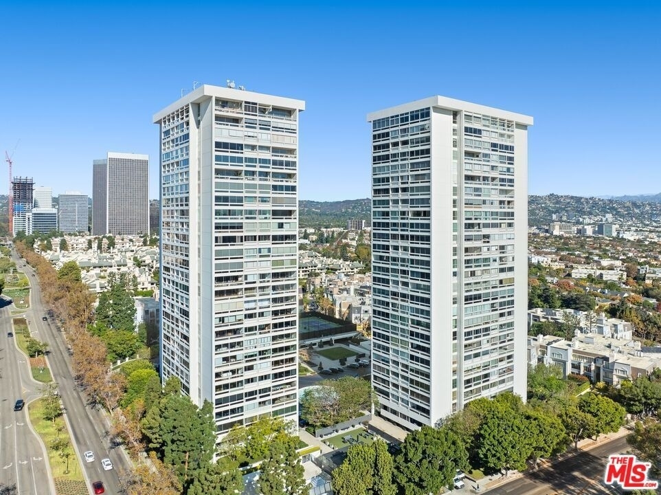 2220 Avenue Of The Stars - Photo 12
