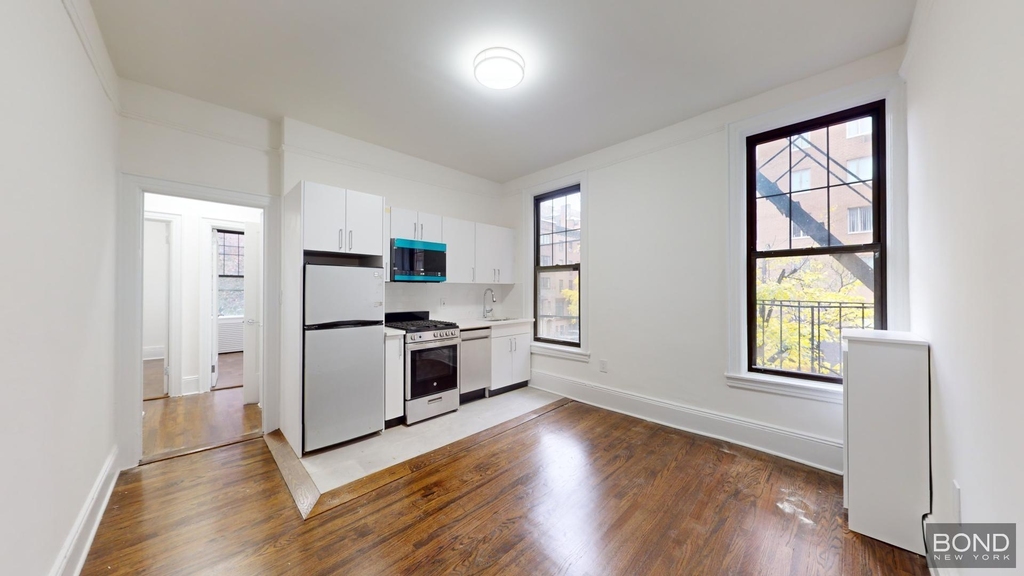 985 Lexington Avenue  - Photo 0