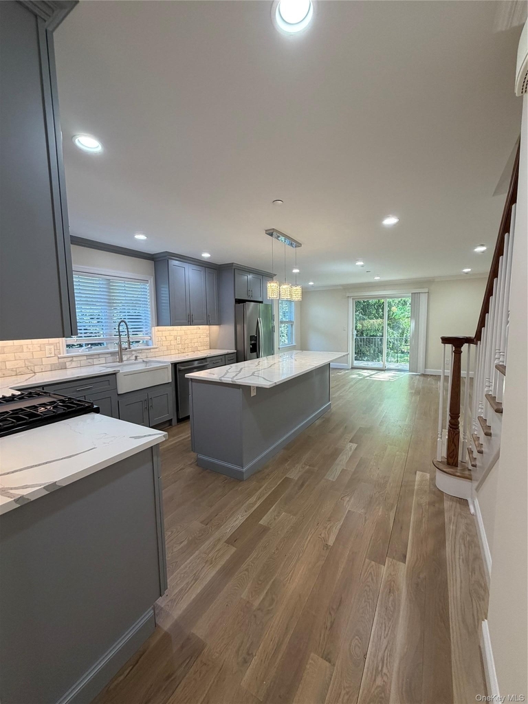 94 Thatcher Avenue - Photo 5