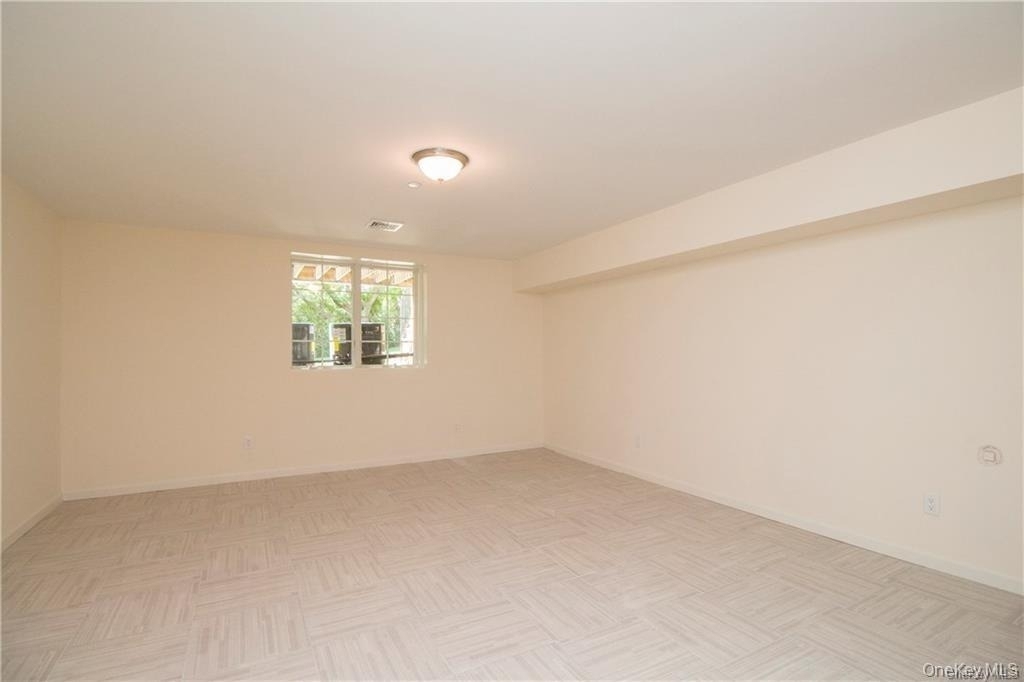 94 Thatcher Avenue - Photo 15