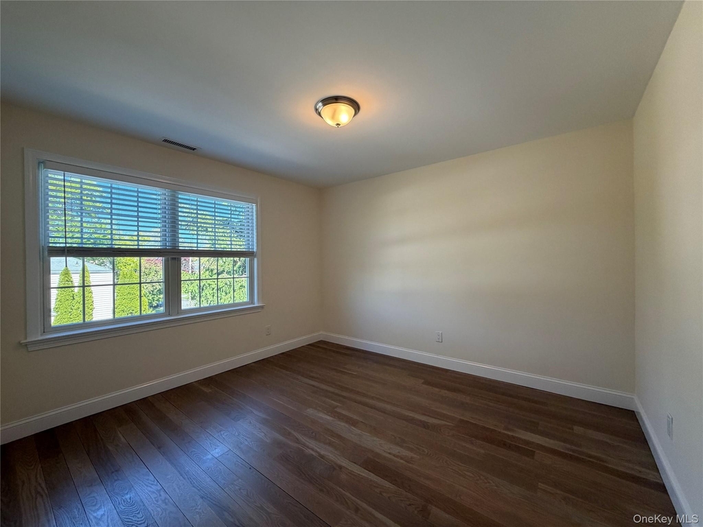 94 Thatcher Avenue - Photo 12