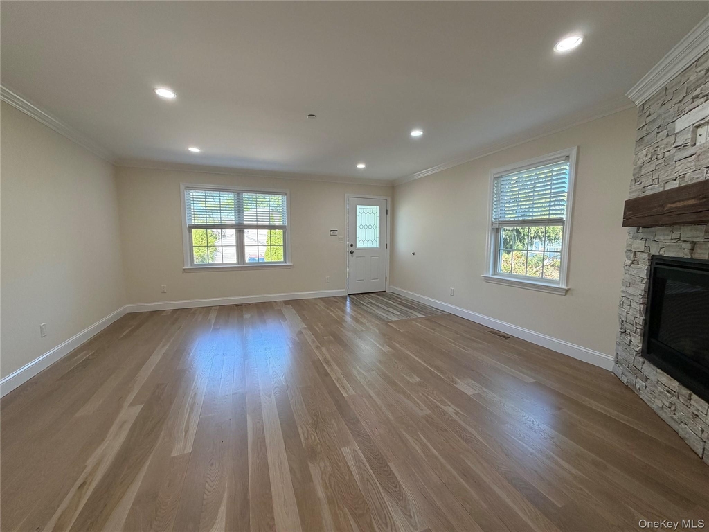 94 Thatcher Avenue - Photo 2