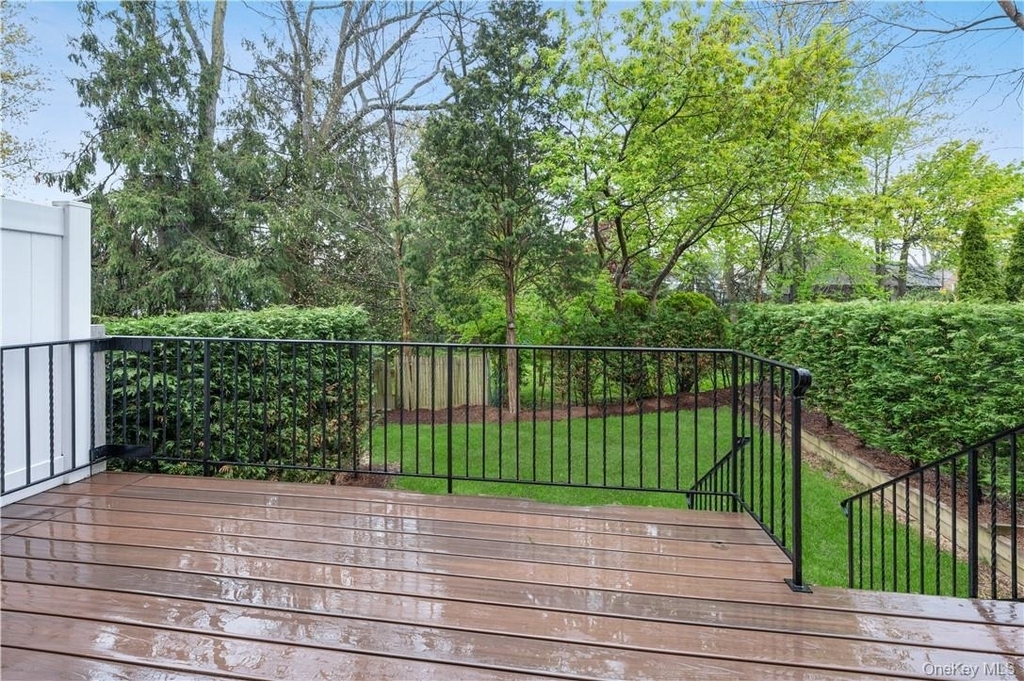 94 Thatcher Avenue - Photo 17