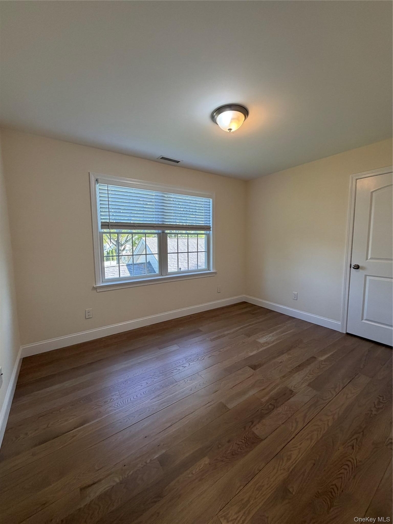 94 Thatcher Avenue - Photo 7