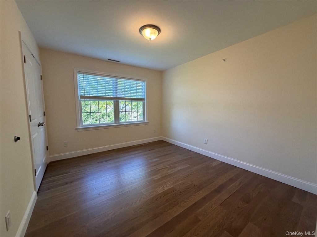 94 Thatcher Avenue - Photo 11