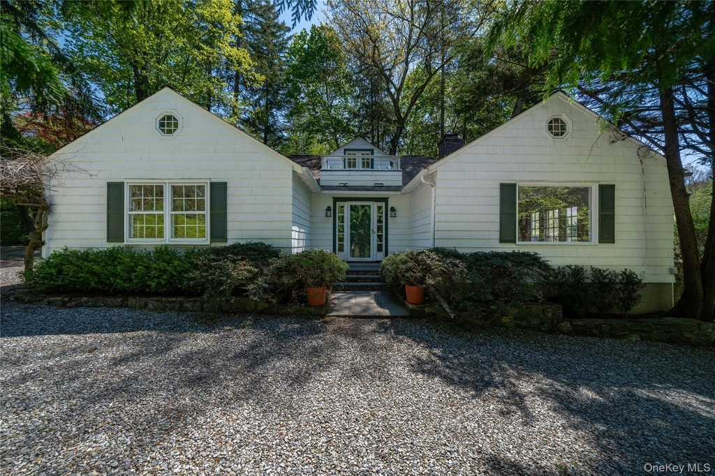 105 Douglas Road - Photo 0