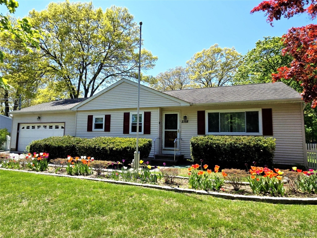 2758 N. Cedar Avenue - Photo 0