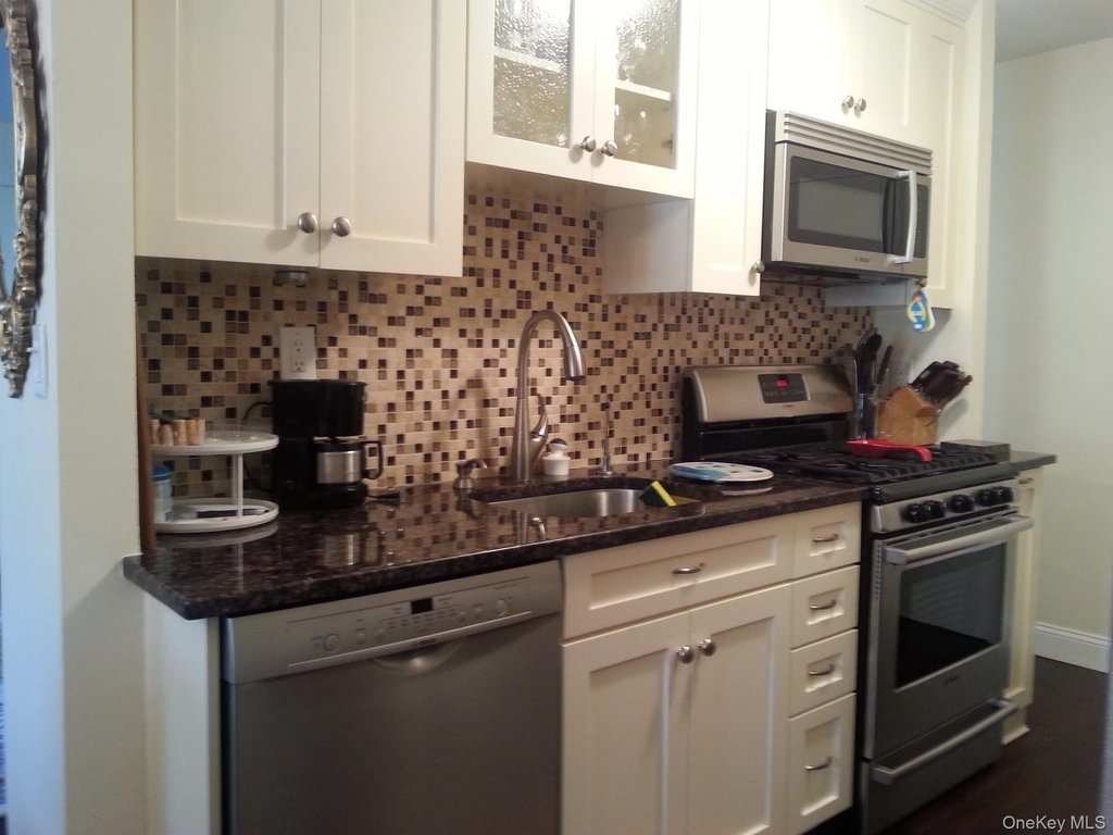 100 Lincoln Avenue - Photo 16