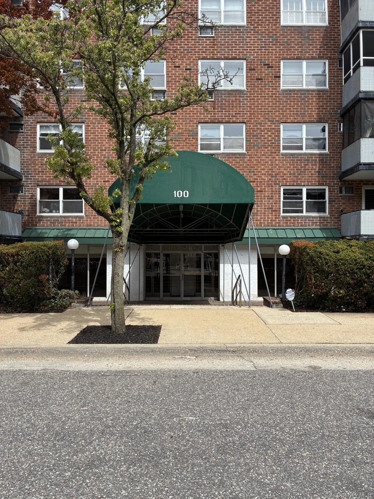 100 Lincoln Avenue - Photo 0