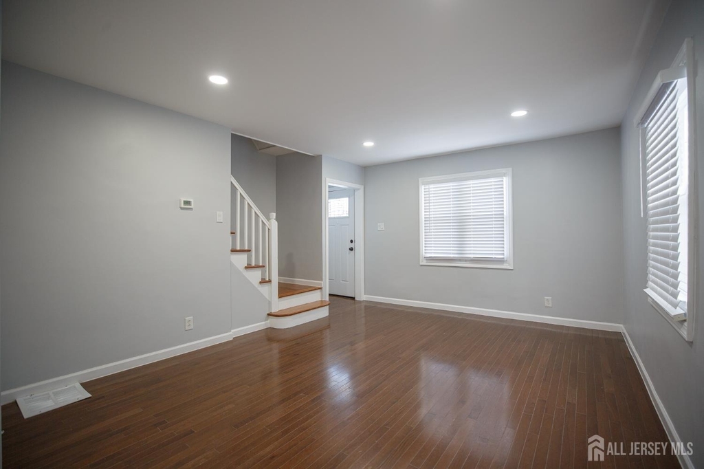 545 Olive Place - Photo 10