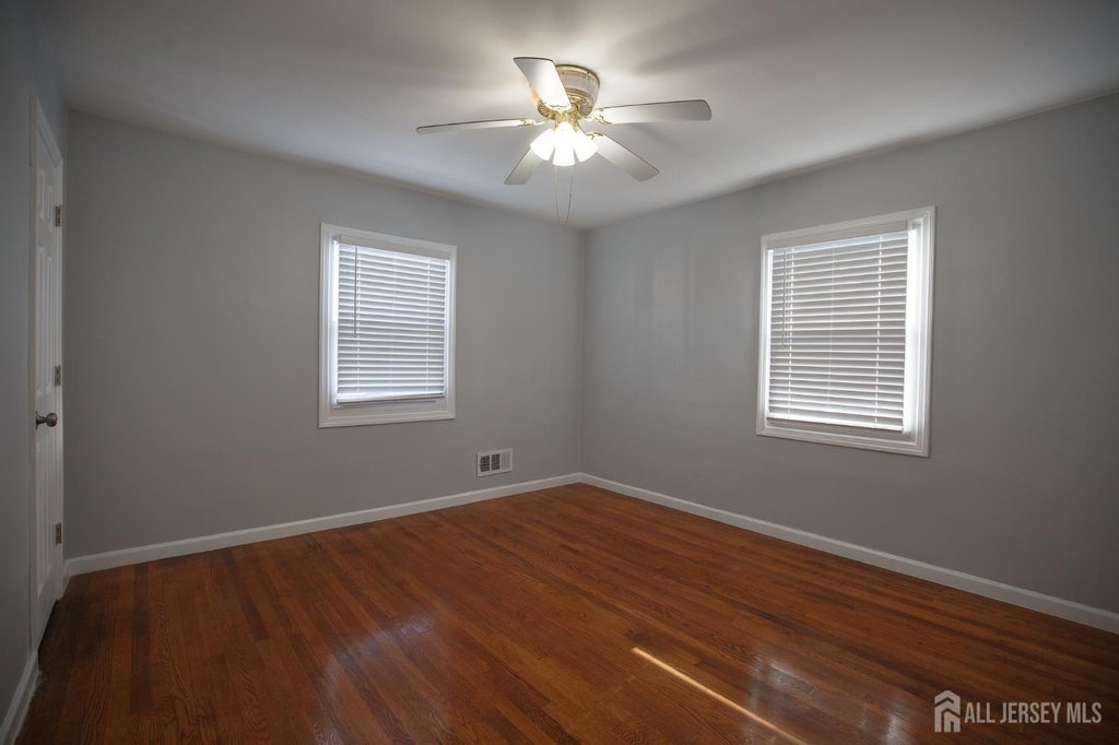 545 Olive Place - Photo 8