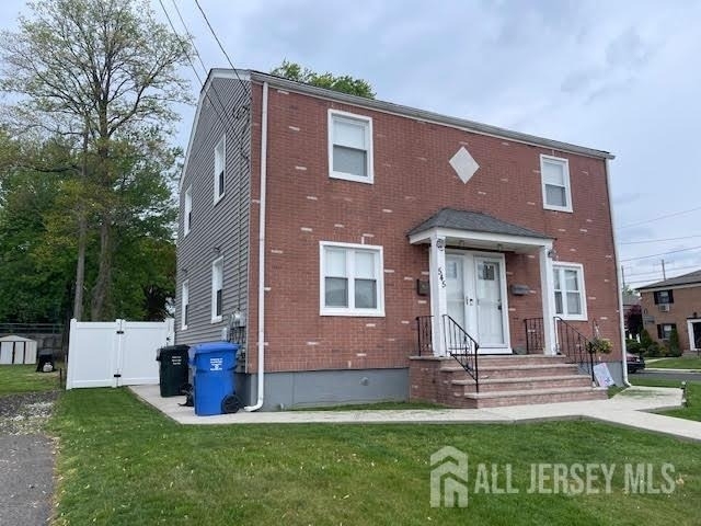 545 Olive Place - Photo 1