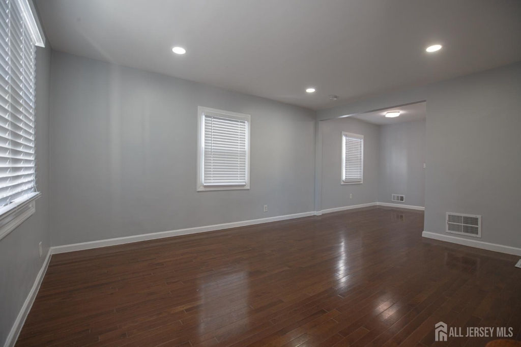 545 Olive Place - Photo 13