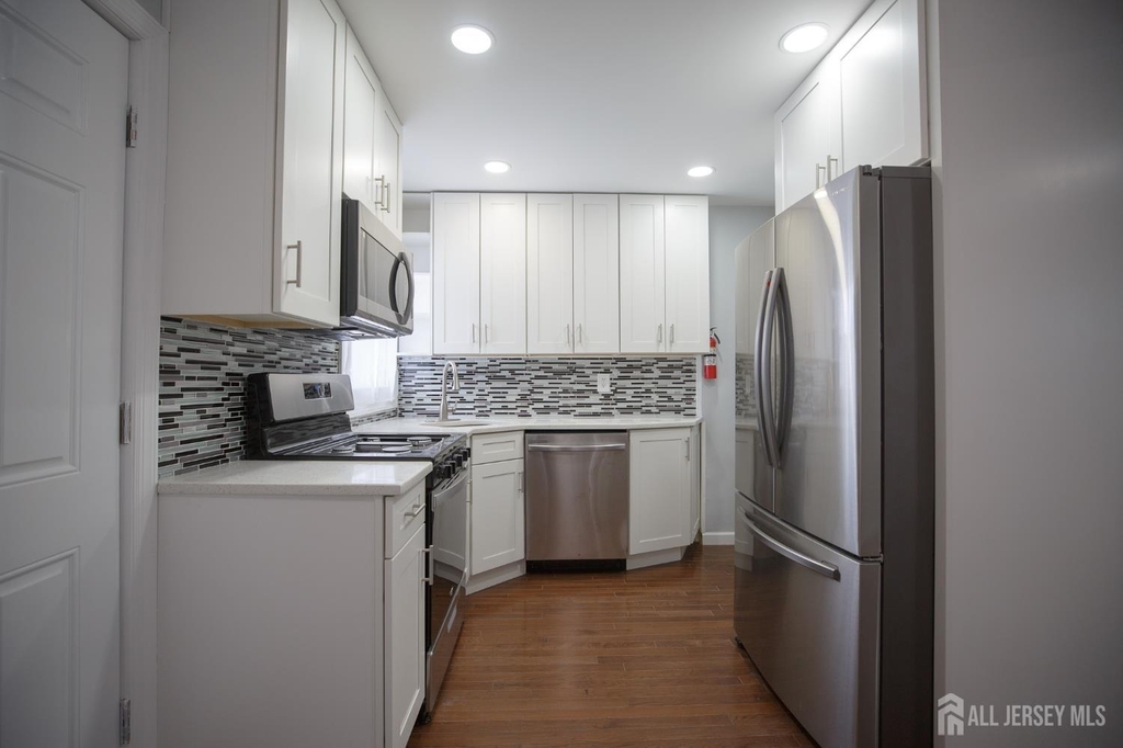 545 Olive Place - Photo 11
