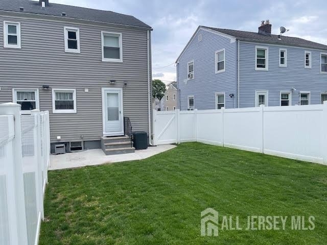 545 Olive Place - Photo 5