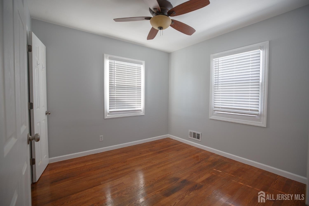 545 Olive Place - Photo 6