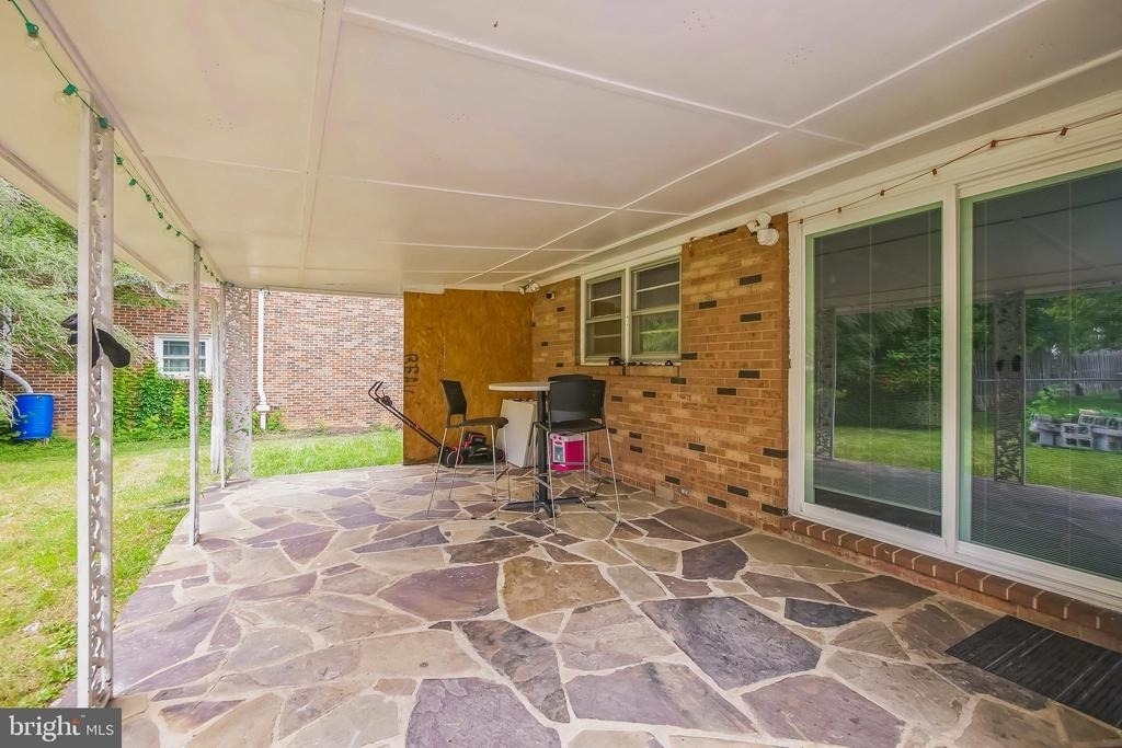 323 Russelcroft Road - Photo 2