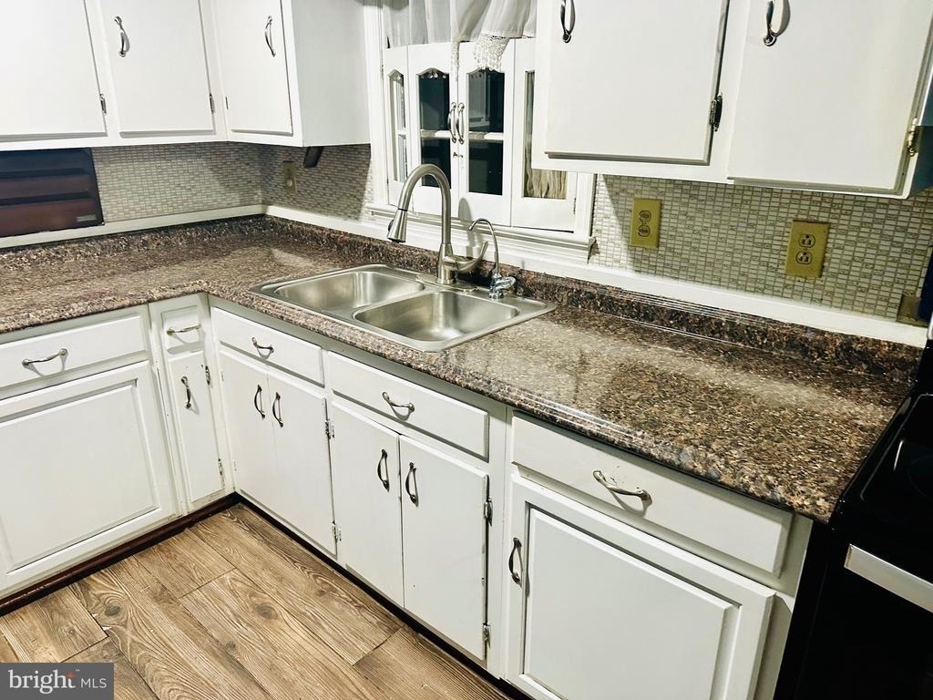 323 Russelcroft Road - Photo 32