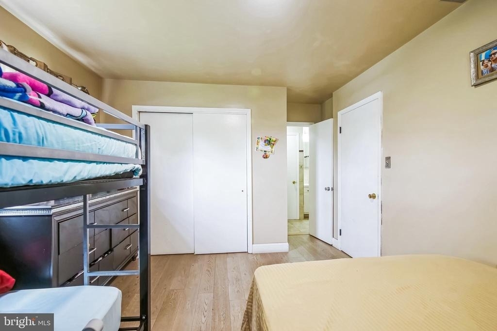 323 Russelcroft Road - Photo 6