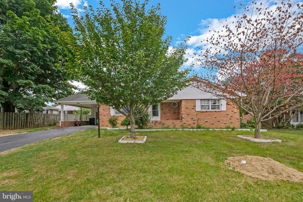 323 Russelcroft Road - Photo 0