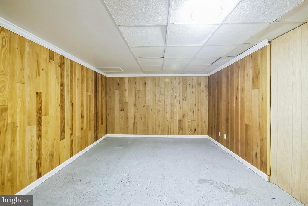 323 Russelcroft Road - Photo 12