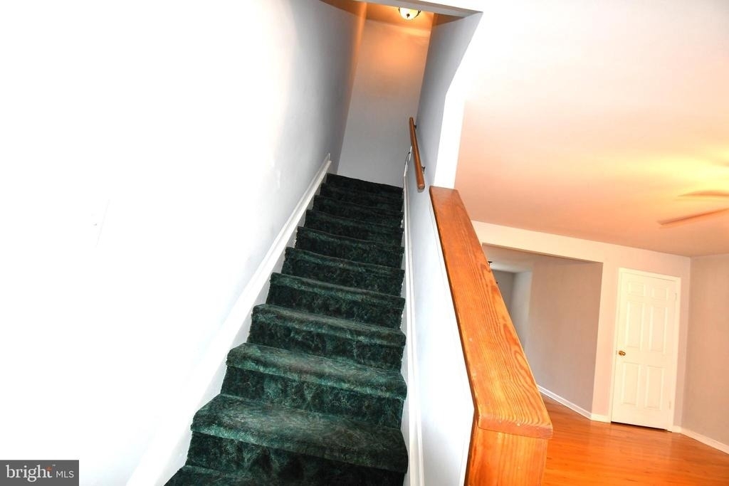 8 W Monmouth Street - Photo 9
