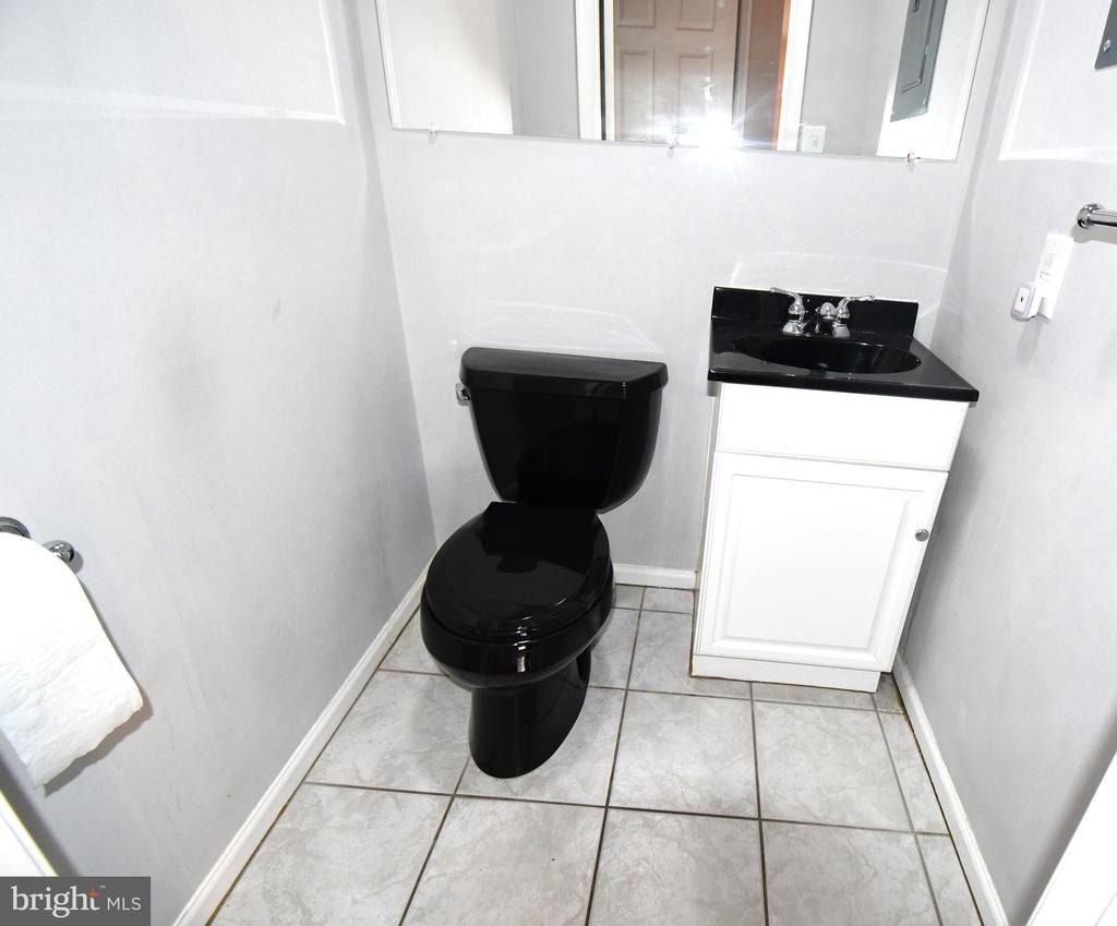 8 W Monmouth Street - Photo 8